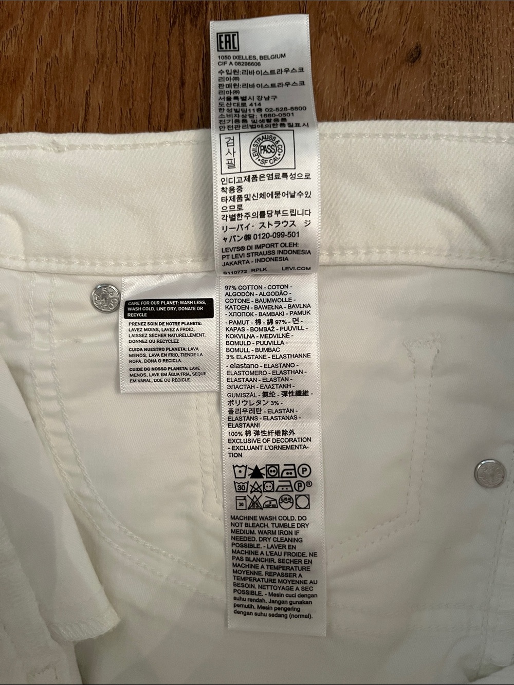 NWT Levi’s 318 Shaping Wide Leg Jeans - Picture 8 of 13